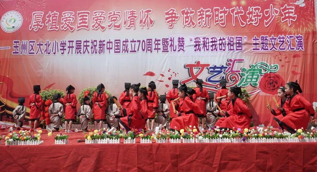 出门遇见黑蛇但没挡路好不好？